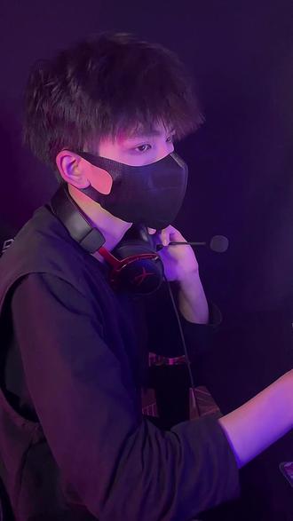 抓娃娃这种东西,有手就行. @不羡仙(最佳男友)